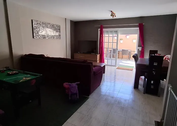 Vakantiehuis Ideal For Families-children's Play Area, Terrace, Bbq, Wifi *