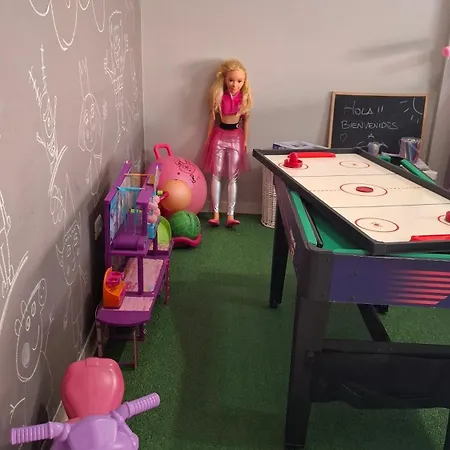 בית נופש Ideal For Families-children's Play Area, Terrace, Bbq, Wifi