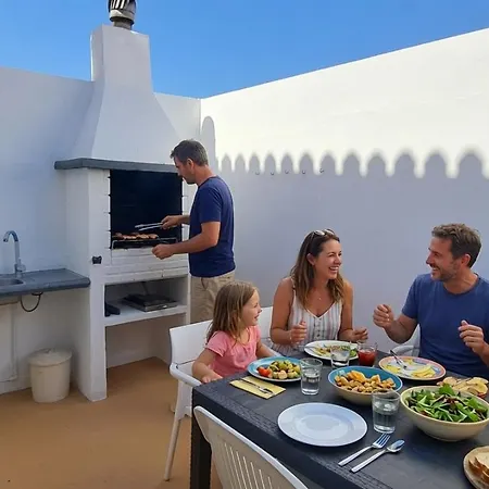 Ideal For Families-children's Play Area, Terrace, Bbq, Wifi *