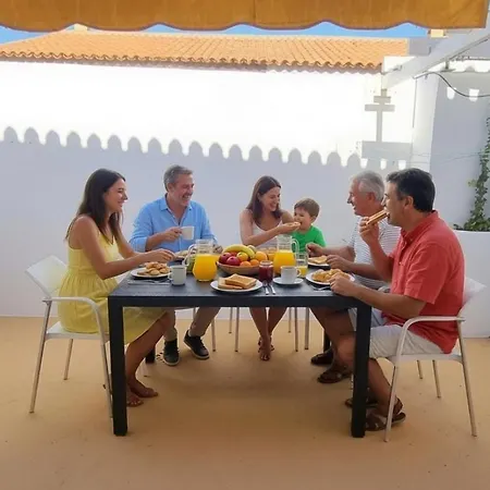 Ideal For Families-children's Play Area, Terrace, Bbq, Wifi *
