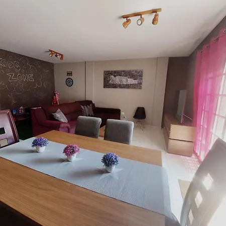 Ideal For Families-children's Play Area, Terrace, Bbq, Wifi *